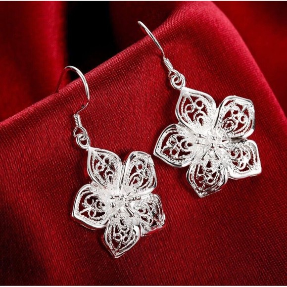 Floral Design Women's Silver Filigree Dangle Earrings Hook 1 1/2" Jewelry Flower - Picture 1 of 7